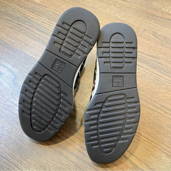 Dr Martens Newtons DF in Black Darcy Floral Print Women 6 - Picture 11 of 13